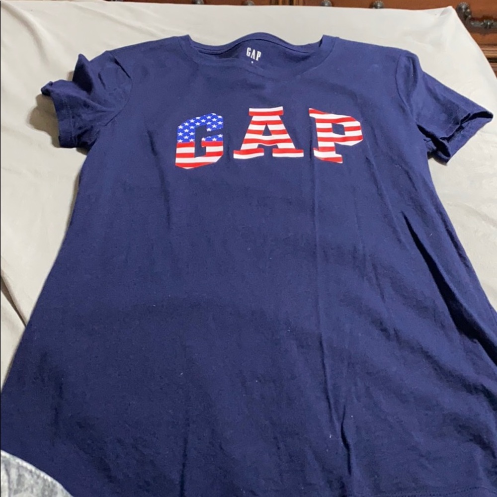 Gap T shirt